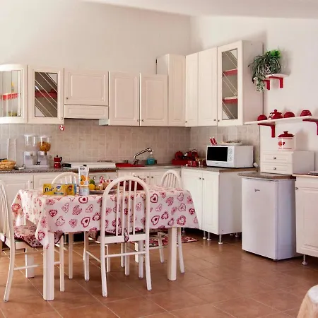 Hermosa Apartment