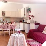 Apartment Hermosa *